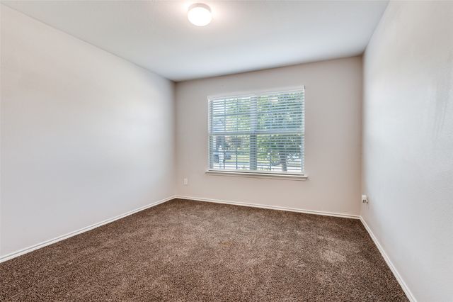 542 Clearlake Drive, Waxahachie, TX 75165