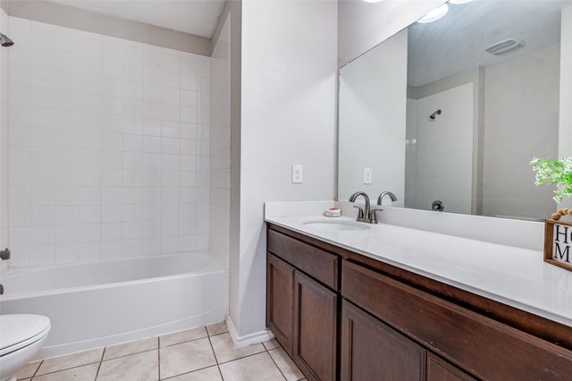 542 Clearlake Drive, Waxahachie, TX 75165