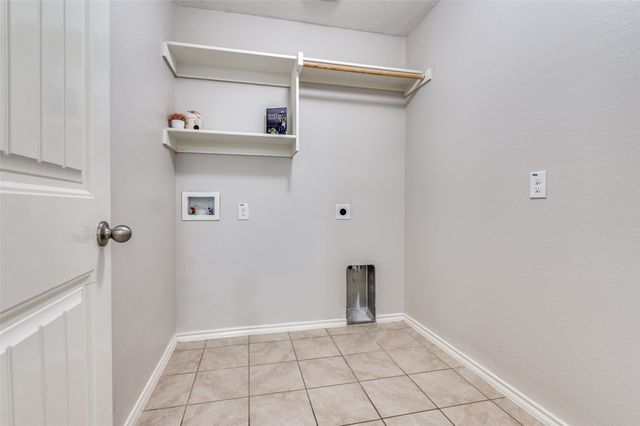 542 Clearlake Drive, Waxahachie, TX 75165