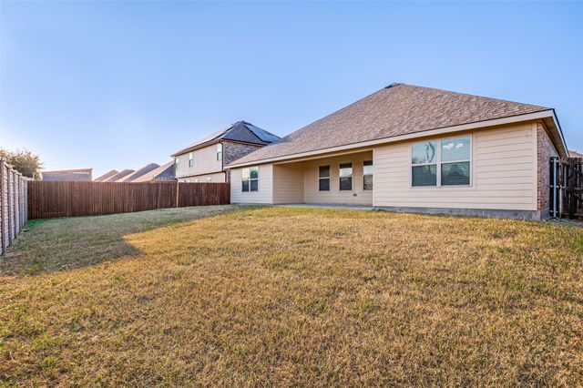 542 Clearlake Drive, Waxahachie, TX 75165