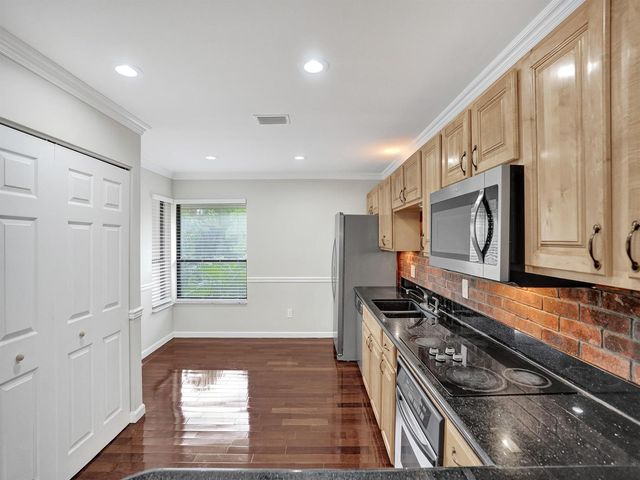 9280 Sabal Ridge Circle B, Boca Raton, FL 33428