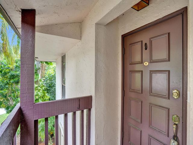 9280 Sabal Ridge Circle B, Boca Raton, FL 33428