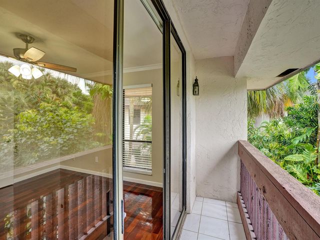 9280 Sabal Ridge Circle B, Boca Raton, FL 33428