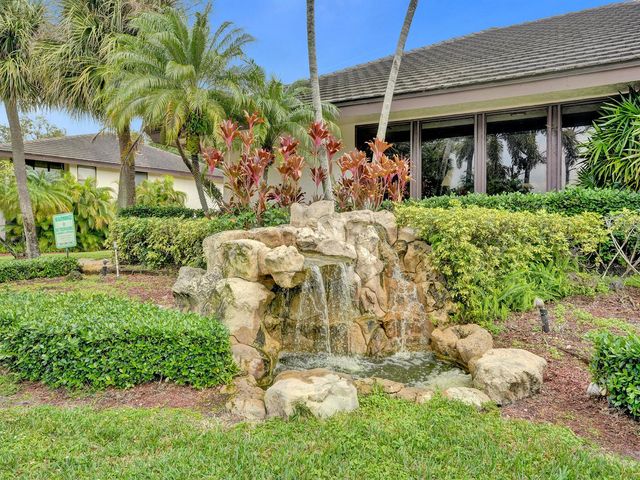 9280 Sabal Ridge Circle B, Boca Raton, FL 33428
