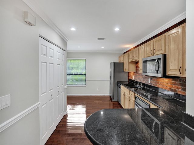 9280 Sabal Ridge Circle B, Boca Raton, FL 33428