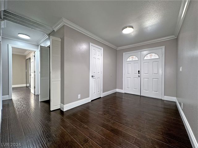 2414 La Casa Drive, Henderson, NV 89014