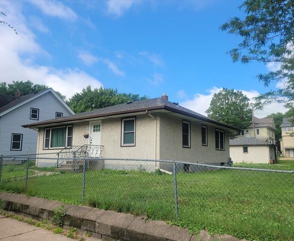 985 Bradley Street, Saint Paul, MN 55130