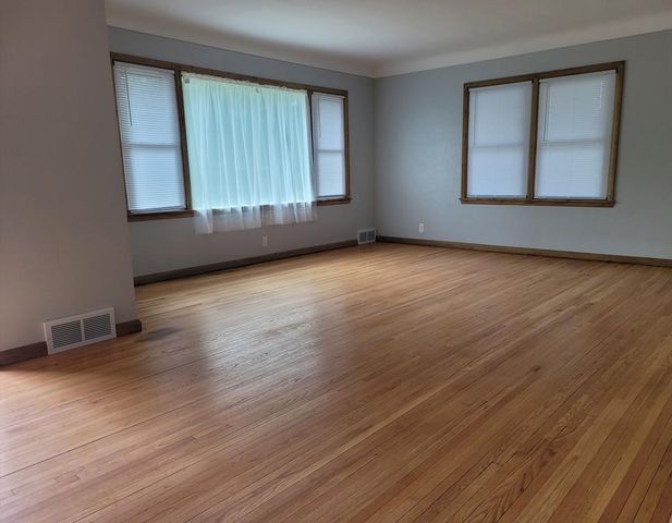 985 Bradley Street, Saint Paul, MN 55130