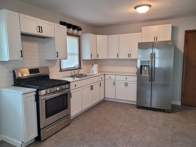 985 Bradley Street, Saint Paul, MN 55130