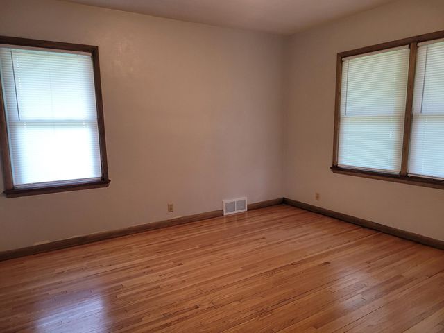 985 Bradley Street, Saint Paul, MN 55130