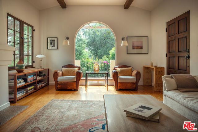 8515 Ridpath Drive, Los Angeles, CA 90046