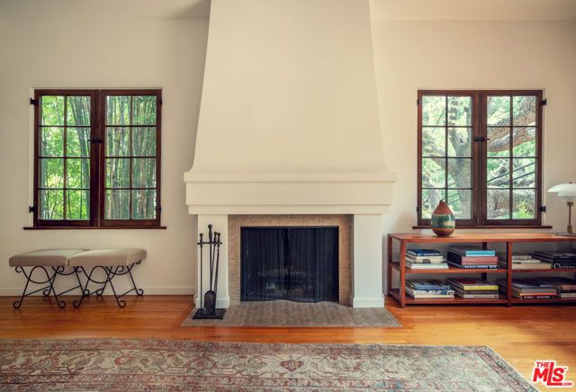 8515 Ridpath Drive, Los Angeles, CA 90046