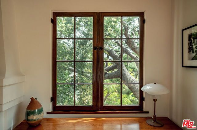 8515 Ridpath Drive, Los Angeles, CA 90046