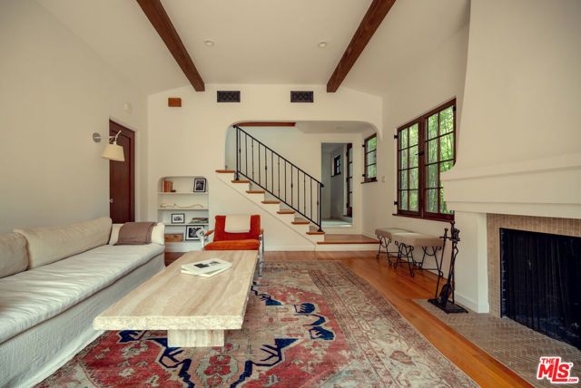 8515 Ridpath Drive, Los Angeles, CA 90046