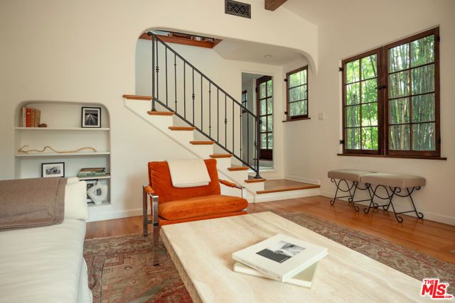 8515 Ridpath Drive, Los Angeles, CA 90046