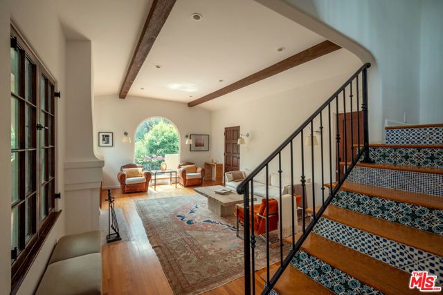 8515 Ridpath Drive, Los Angeles, CA 90046