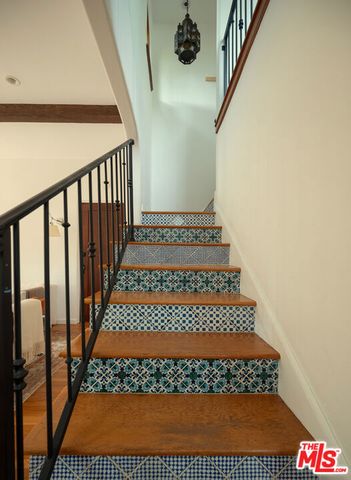 8515 Ridpath Drive, Los Angeles, CA 90046