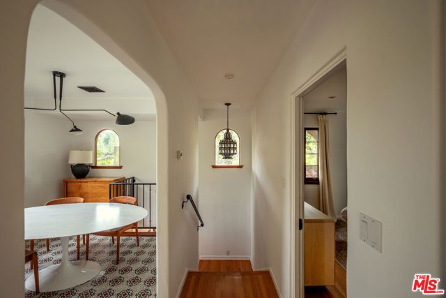 8515 Ridpath Drive, Los Angeles, CA 90046