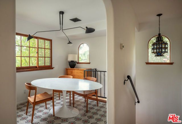 8515 Ridpath Drive, Los Angeles, CA 90046