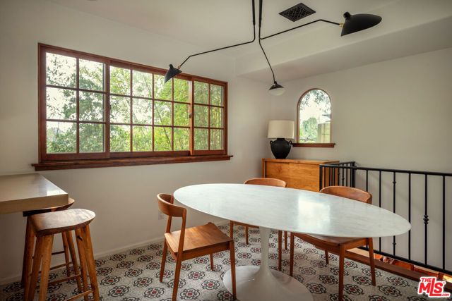 8515 Ridpath Drive, Los Angeles, CA 90046