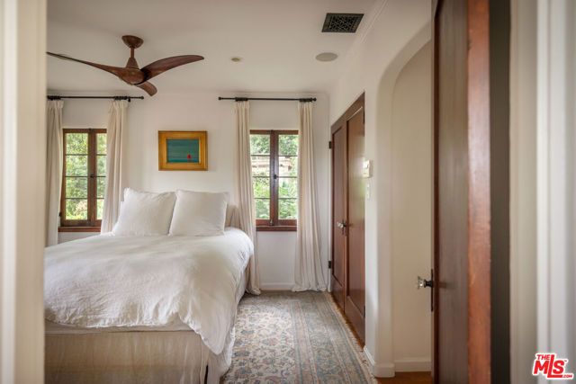 8515 Ridpath Drive, Los Angeles, CA 90046