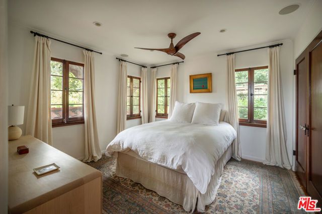 8515 Ridpath Drive, Los Angeles, CA 90046