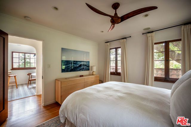 8515 Ridpath Drive, Los Angeles, CA 90046