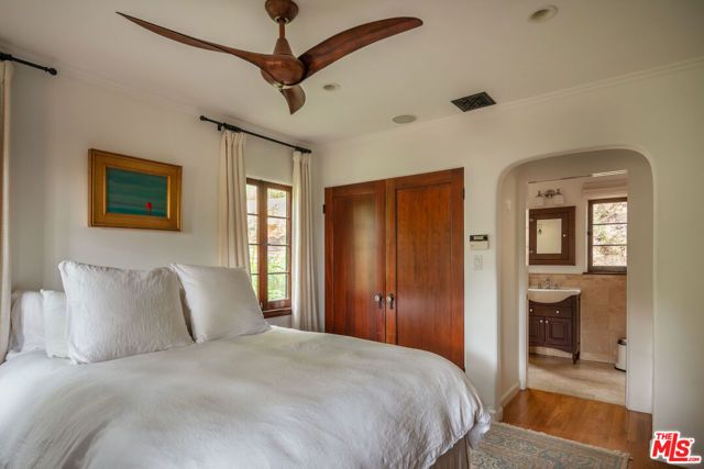 8515 Ridpath Drive, Los Angeles, CA 90046