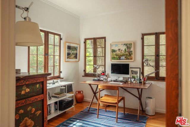 8515 Ridpath Drive, Los Angeles, CA 90046