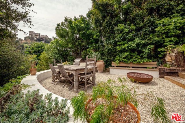 8515 Ridpath Drive, Los Angeles, CA 90046