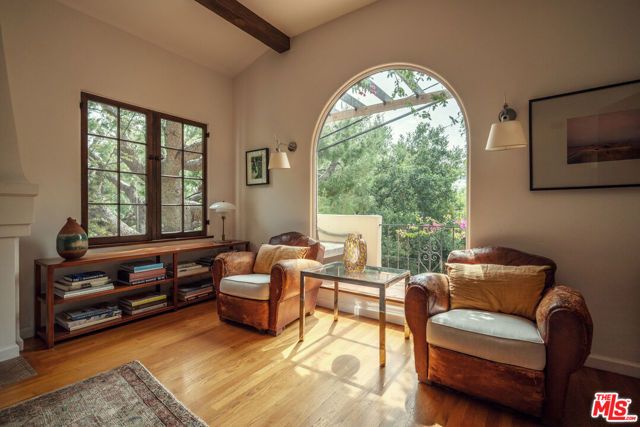 8515 Ridpath Drive, Los Angeles, CA 90046