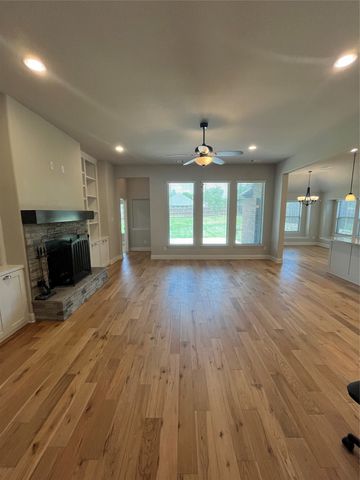118 Jazlyn Drive, Keene, TX 76059