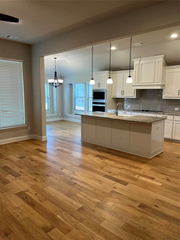 118 Jazlyn Drive, Keene, TX 76059