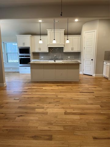 118 Jazlyn Drive, Keene, TX 76059