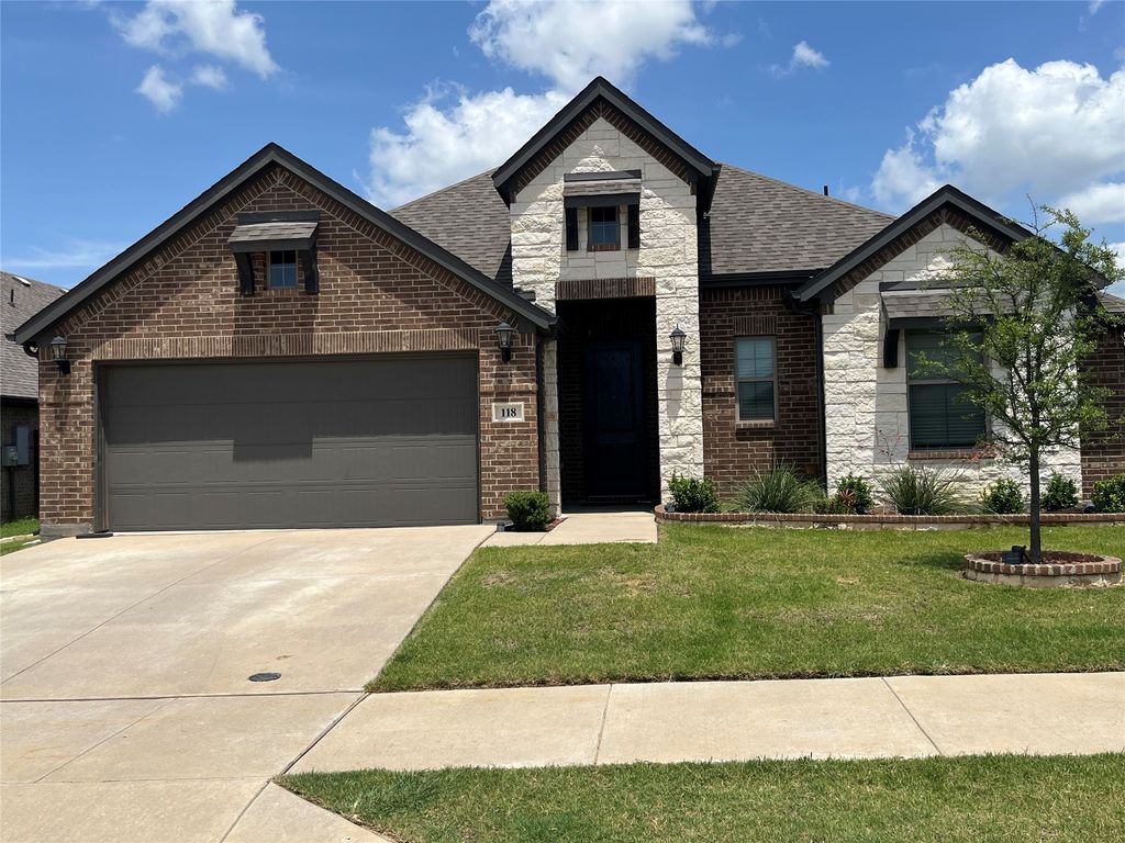 118 Jazlyn Drive, Keene, TX 76059
