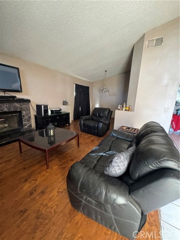 504 S Quince, Bloomington, CA 92316