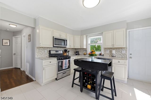 63 Johnson St, Clifton City, NJ 07014