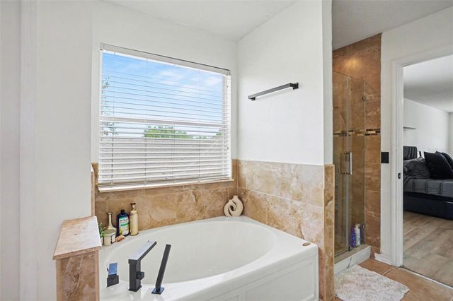 8105 RIVER MONT WAY, Tampa, FL 33637
