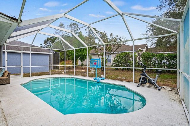 8105 RIVER MONT WAY, Tampa, FL 33637