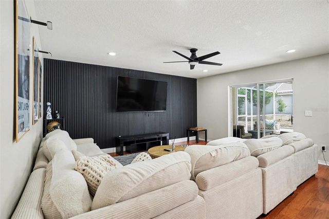 8105 RIVER MONT WAY, Tampa, FL 33637