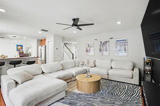 8105 RIVER MONT WAY, Tampa, FL 33637