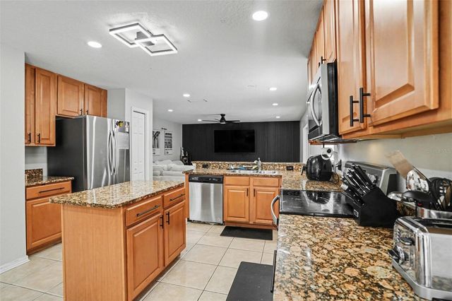 8105 RIVER MONT WAY, Tampa, FL 33637
