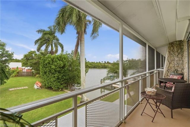330 Kon Tiki DR D6, Naples, FL 34113
