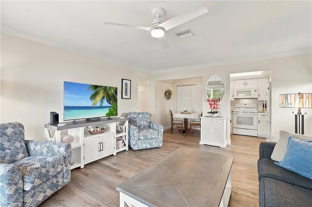 330 Kon Tiki DR D6, Naples, FL 34113