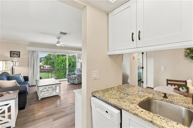 330 Kon Tiki DR D6, Naples, FL 34113