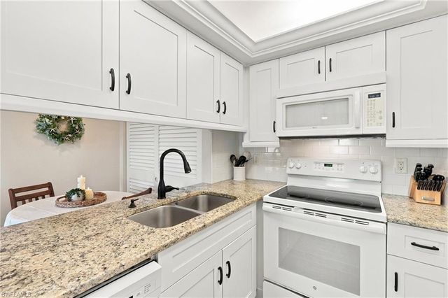 330 Kon Tiki DR D6, Naples, FL 34113