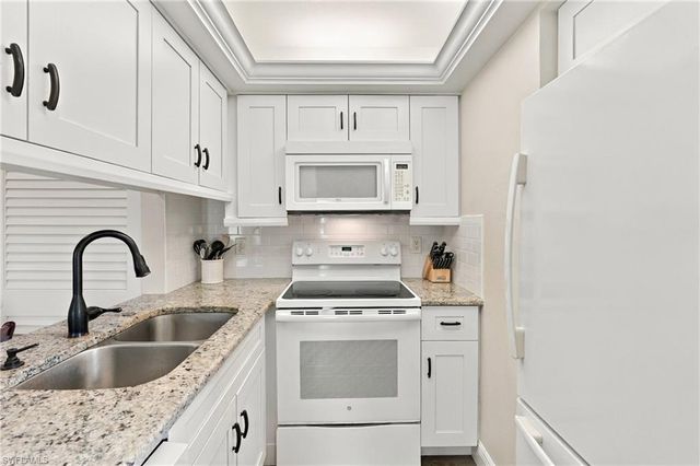 330 Kon Tiki DR D6, Naples, FL 34113