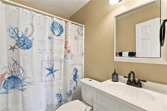 330 Kon Tiki DR D6, Naples, FL 34113