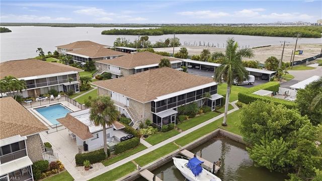 330 Kon Tiki DR D6, Naples, FL 34113
