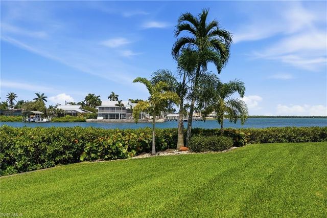 330 Kon Tiki DR D6, Naples, FL 34113